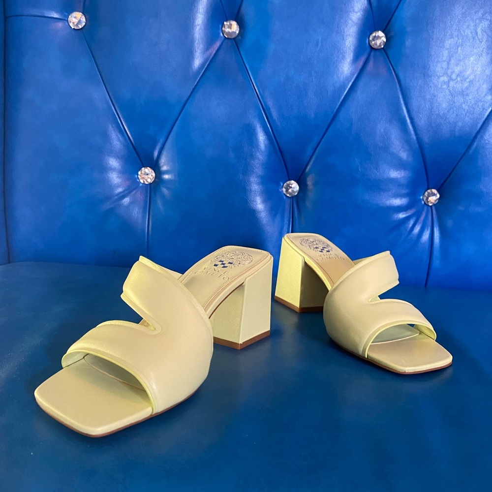 Vince Camuto Jinani Leather Asymmetric Sandals NWOT (Size 6)